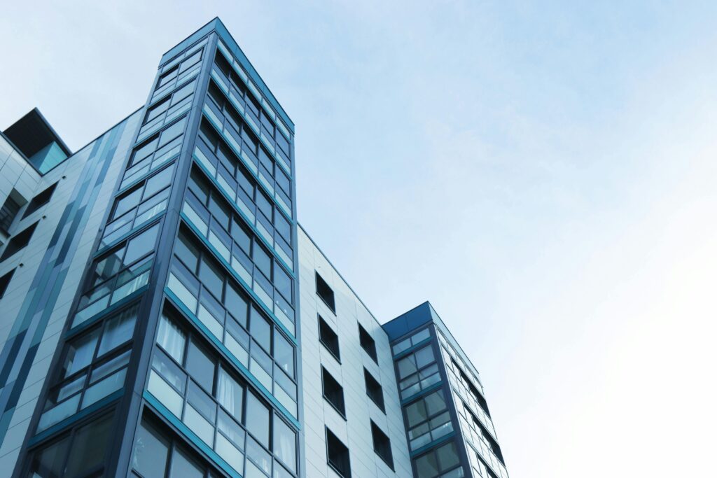 pexels-photo-323705-323705 Low-angle view of a modern glass skyscraper against a clear sky in Poole, UK.